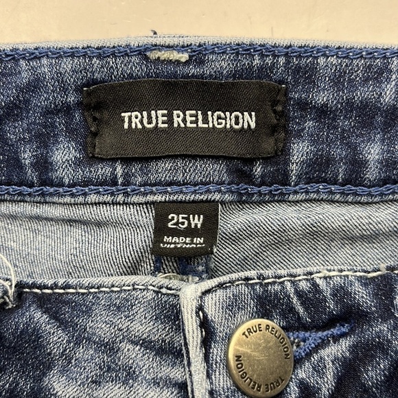 True Religion Riley Knee Shorts Size 25W - Picture 10 of 16